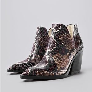 GIGIETTA SNIP-TOE BOOTIE